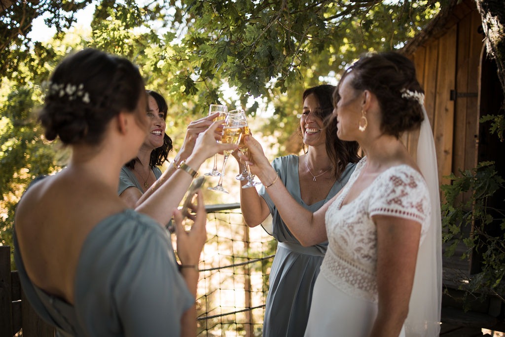 Mariés lors de leur mariage au Domaine des Ormes